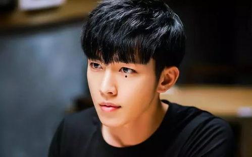 炎亚纶进娱乐圈吃瓜群众,从明星到吃瓜群众关注的焦点  第2张